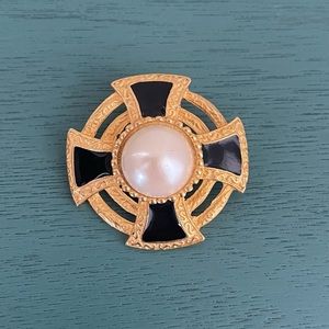 vintage brooch faux pearl  great condition